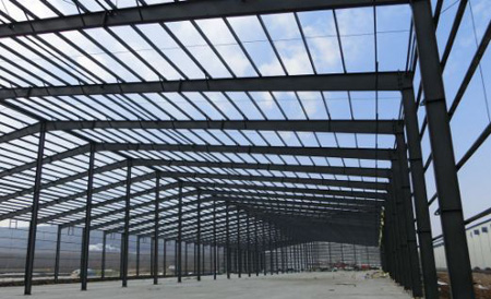 如何預防鋼結構建筑基礎的定位軸線和支承面標高超差？